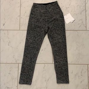 Beyond Yoga Size XS cropped leggings